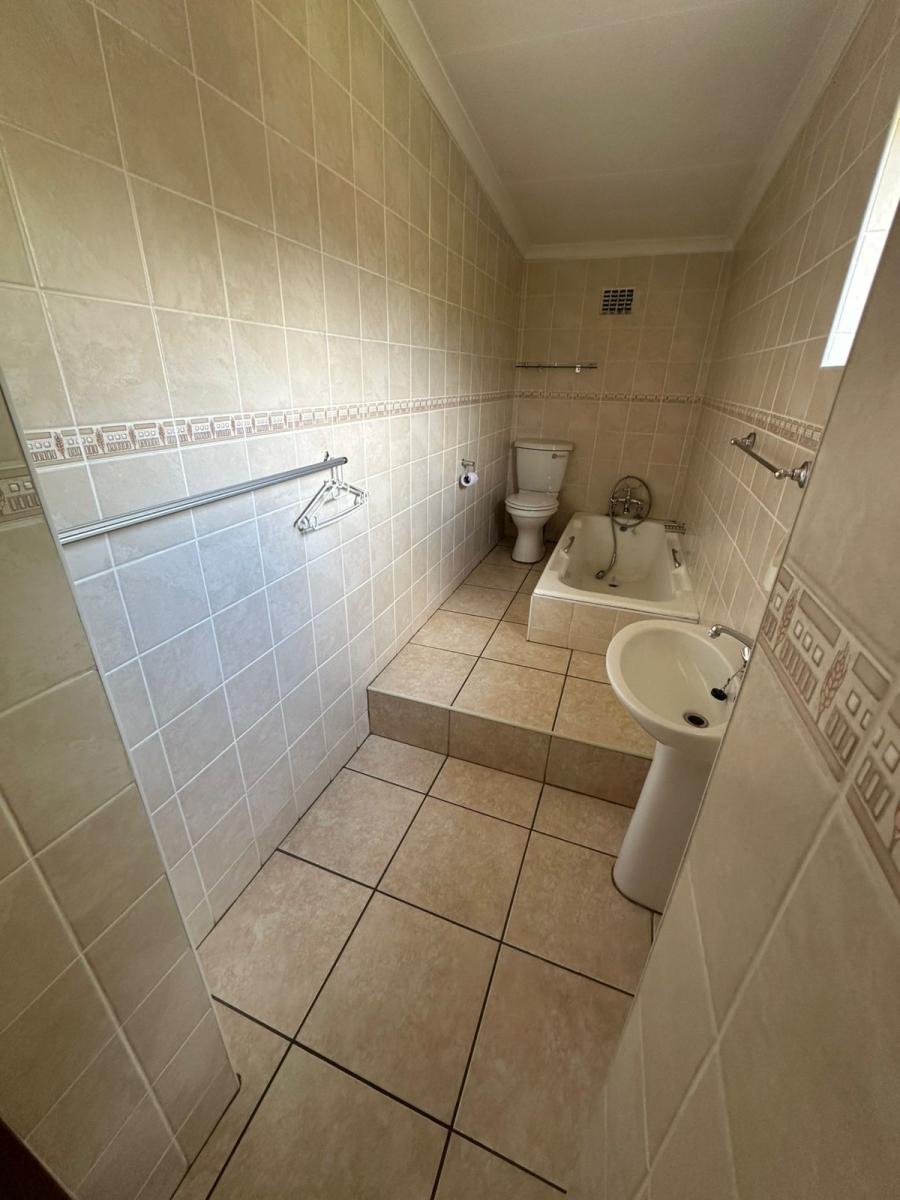 To Let 4 Bedroom Property for Rent in Montrose KwaZulu-Natal