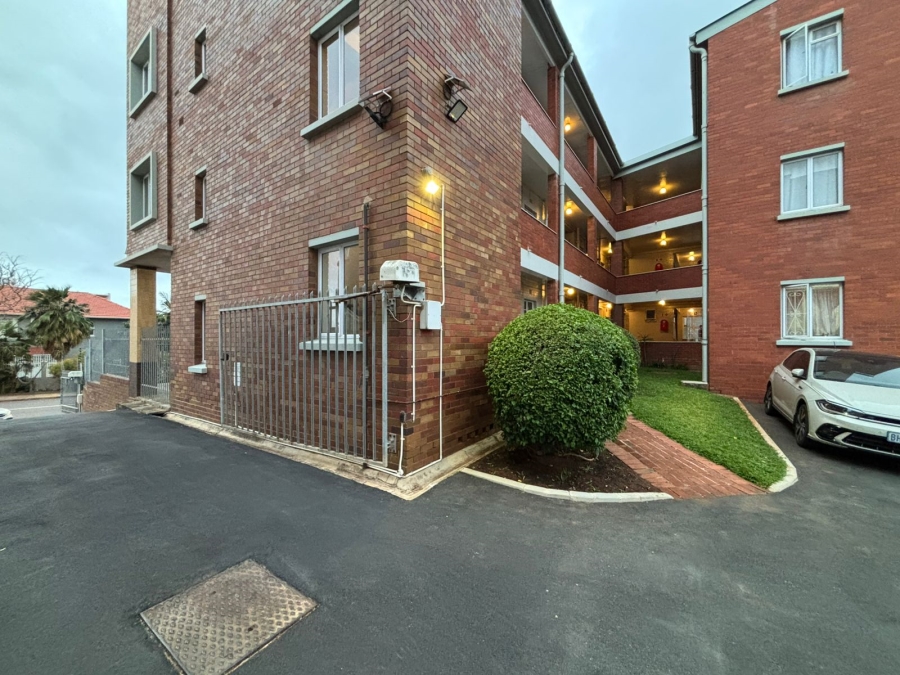 1 Bedroom Property for Sale in Essenwood KwaZulu-Natal