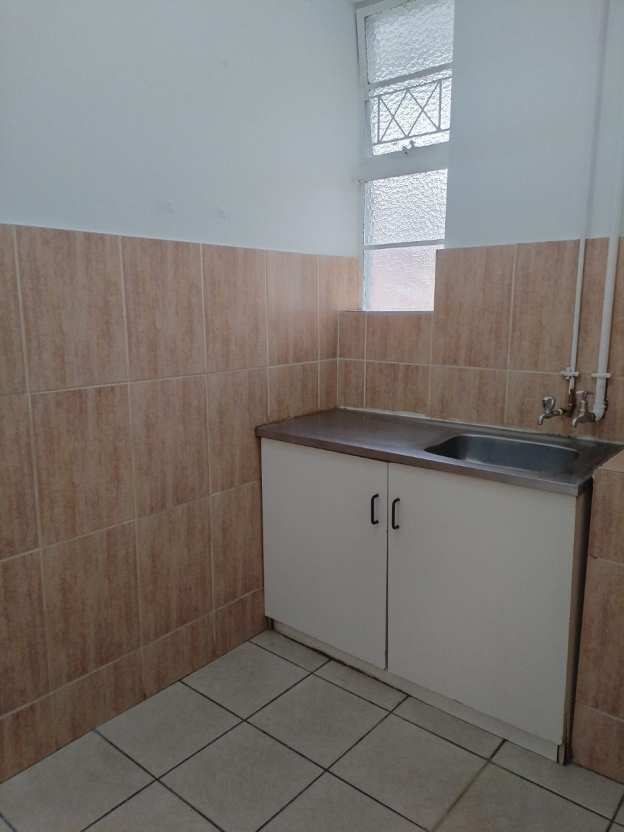 To Let 1 Bedroom Property for Rent in Esplanade KwaZulu-Natal