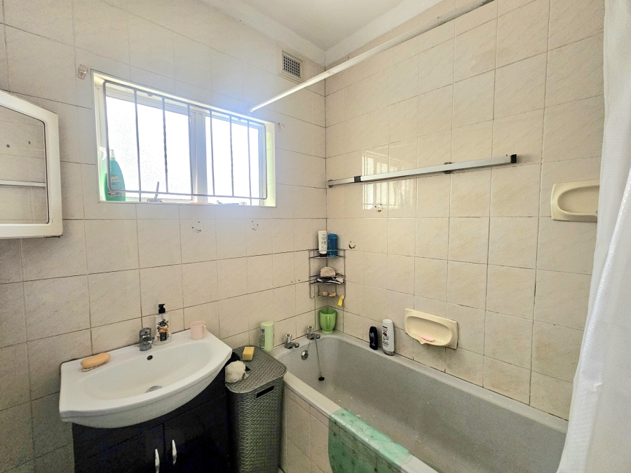 To Let 3 Bedroom Property for Rent in Montclair KwaZulu-Natal