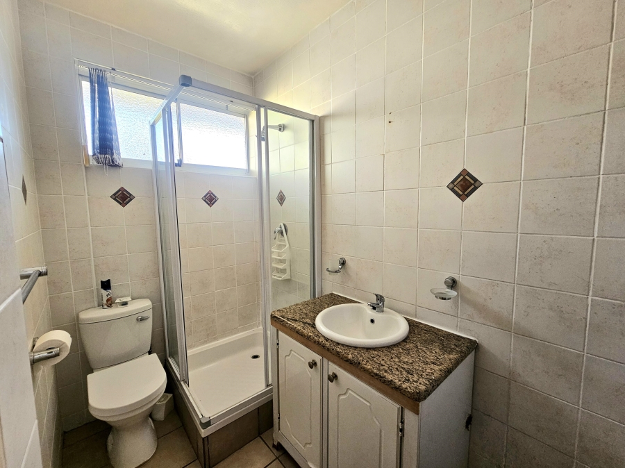 To Let 2 Bedroom Property for Rent in Amanzimtoti KwaZulu-Natal