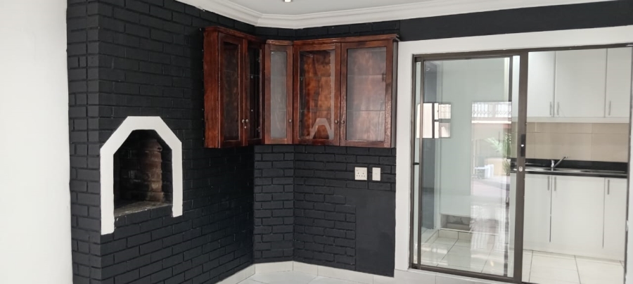 1 Bedroom Property for Sale in Glen Anil KwaZulu-Natal