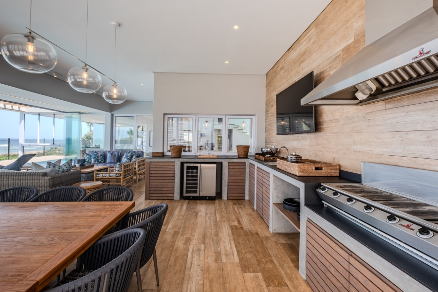 6 Bedroom Property for Sale in La Lucia KwaZulu-Natal