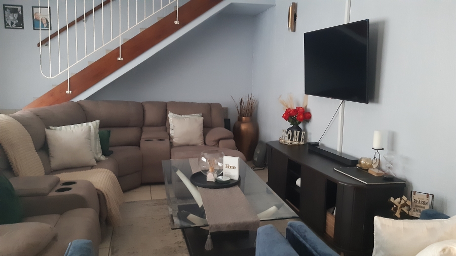 To Let 3 Bedroom Property for Rent in Amanzimtoti KwaZulu-Natal
