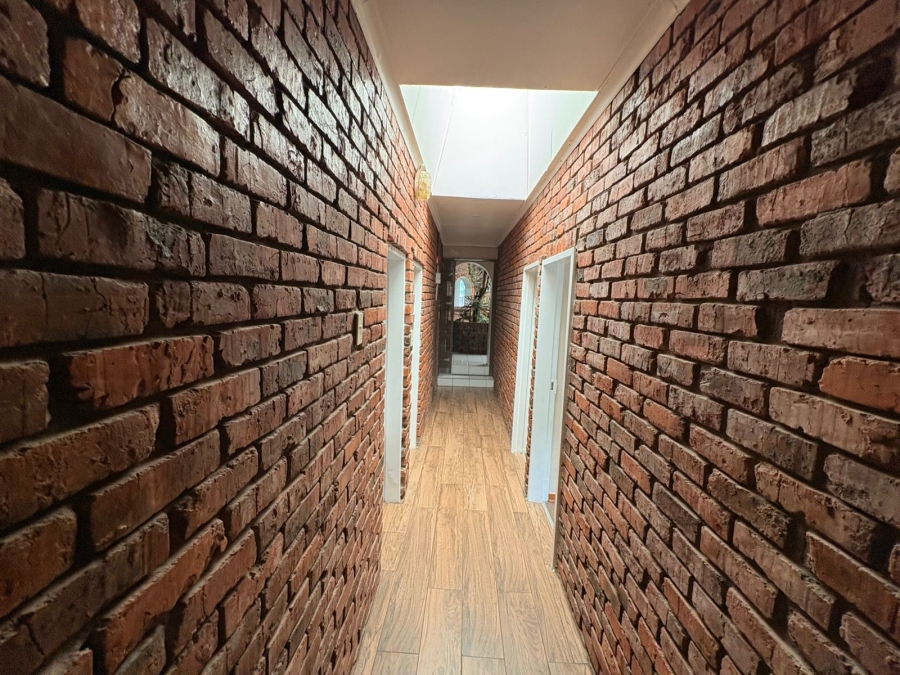 3 Bedroom Property for Sale in Schuinshoogte KwaZulu-Natal