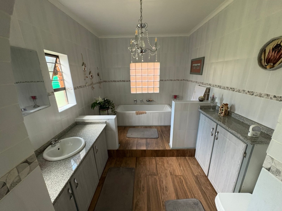 3 Bedroom Property for Sale in Schuinshoogte KwaZulu-Natal