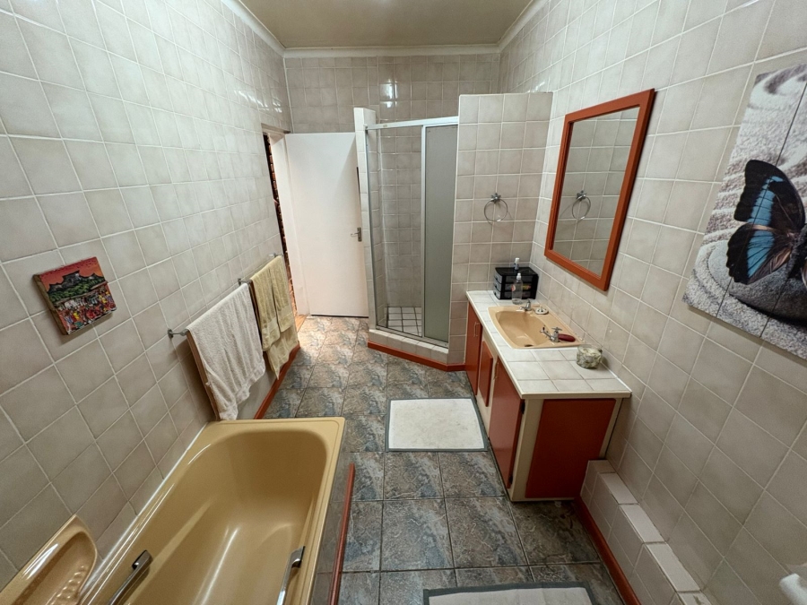 3 Bedroom Property for Sale in Schuinshoogte KwaZulu-Natal