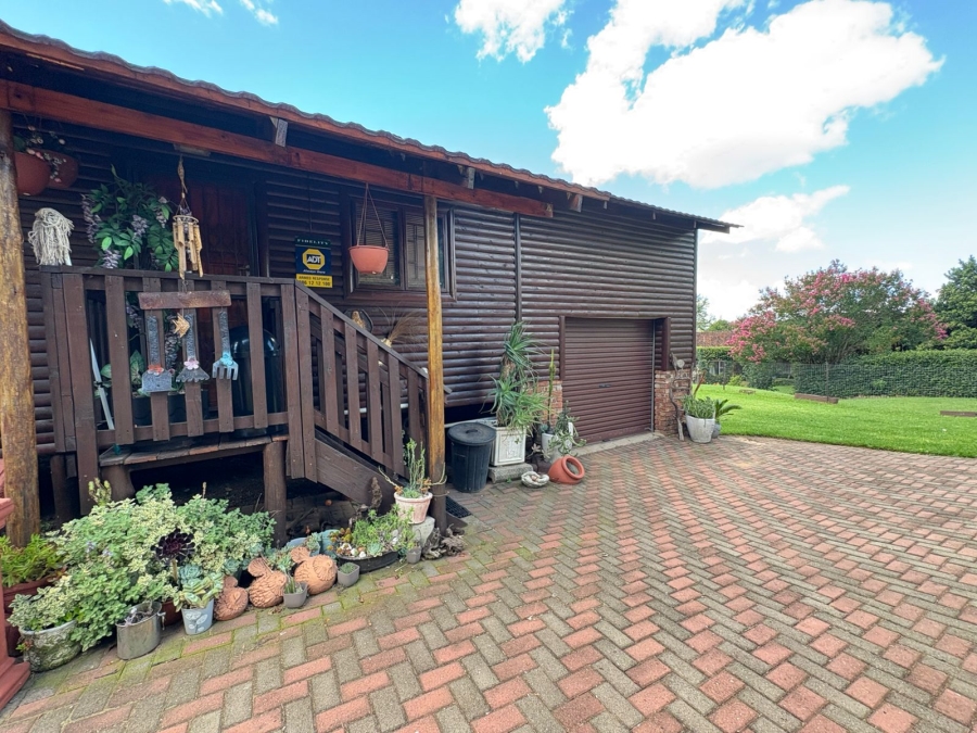 3 Bedroom Property for Sale in Schuinshoogte KwaZulu-Natal