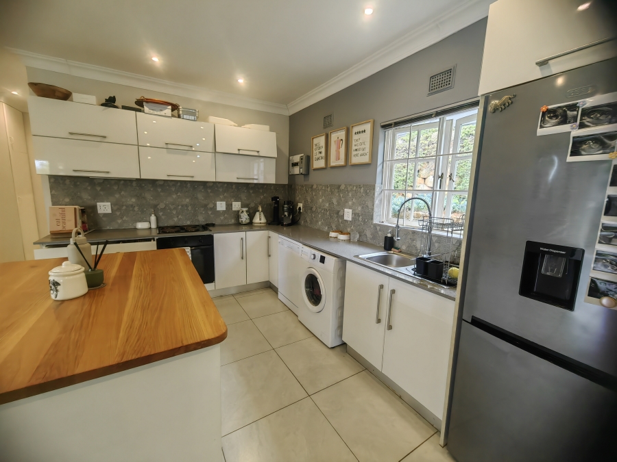 To Let 2 Bedroom Property for Rent in Durban North KwaZulu-Natal