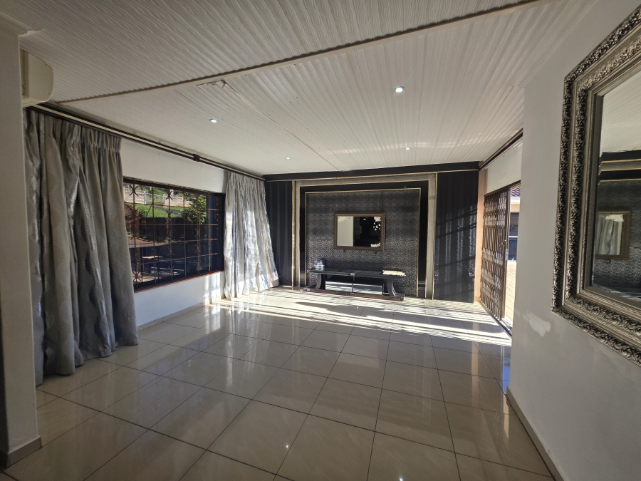 5 Bedroom Property for Sale in Panorama KwaZulu-Natal