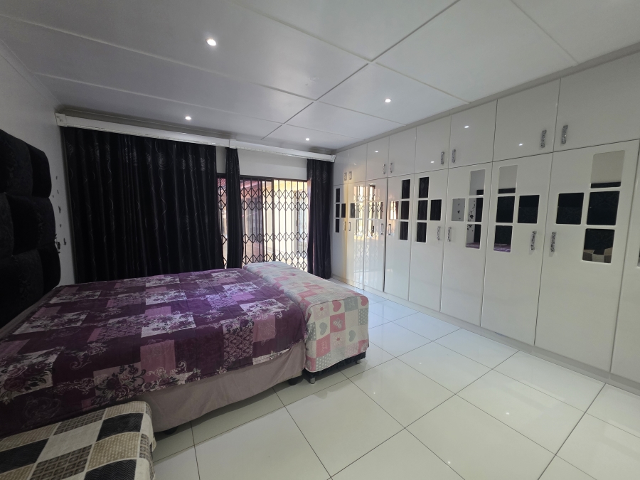 5 Bedroom Property for Sale in Panorama KwaZulu-Natal