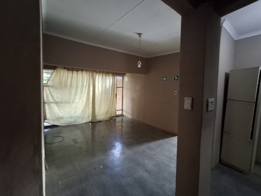 7 Bedroom Property for Sale in Sunnyridge KwaZulu-Natal
