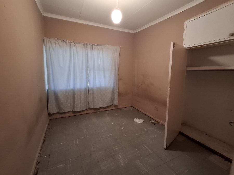 7 Bedroom Property for Sale in Sunnyridge KwaZulu-Natal