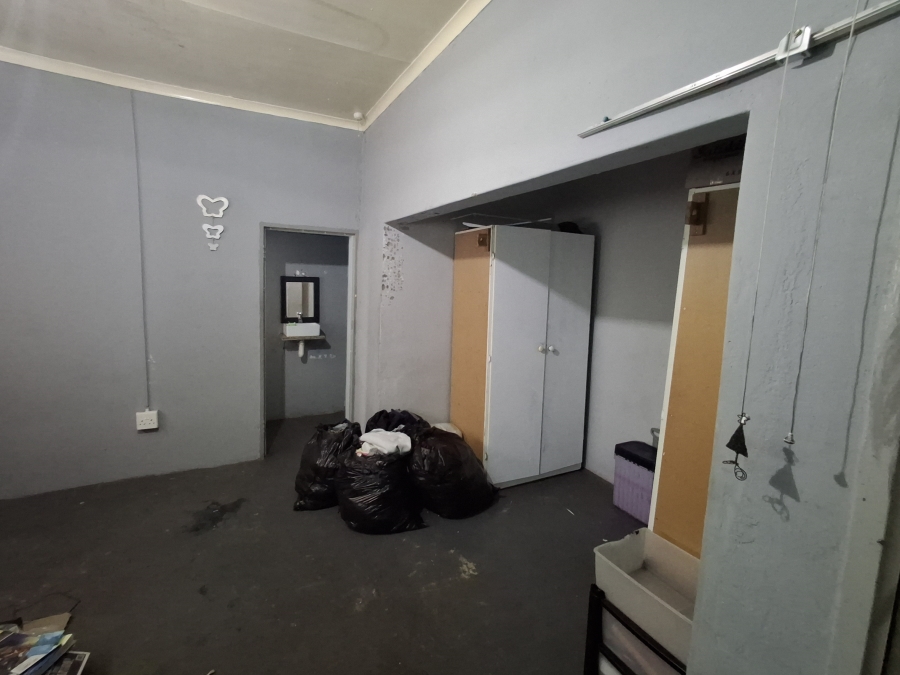 7 Bedroom Property for Sale in Sunnyridge KwaZulu-Natal