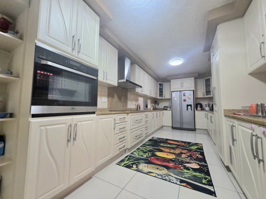 4 Bedroom Property for Sale in Amanzimtoti KwaZulu-Natal