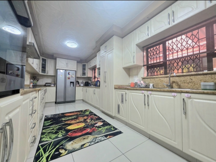 4 Bedroom Property for Sale in Amanzimtoti KwaZulu-Natal