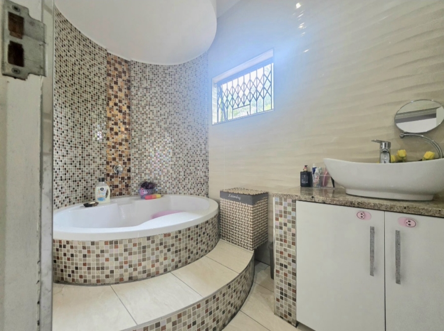 4 Bedroom Property for Sale in Amanzimtoti KwaZulu-Natal