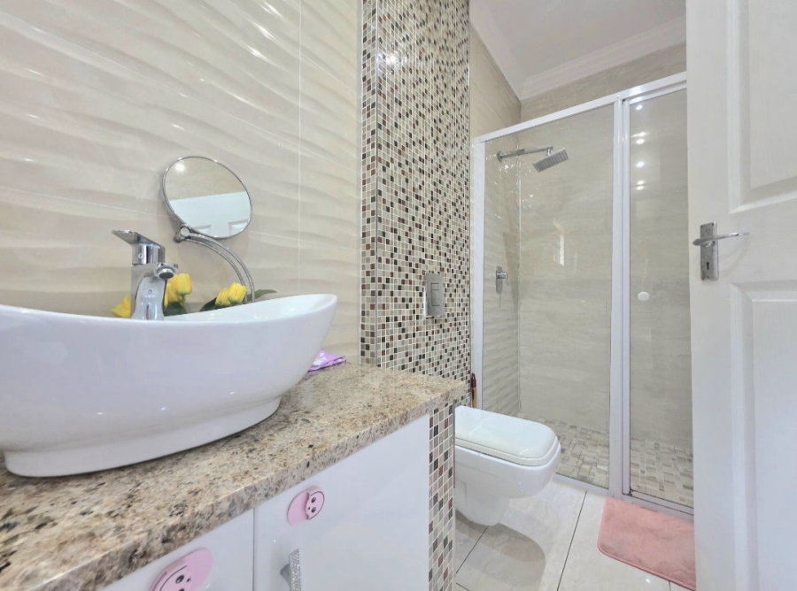 4 Bedroom Property for Sale in Amanzimtoti KwaZulu-Natal