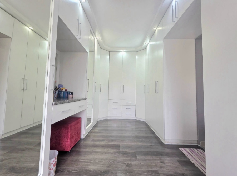 4 Bedroom Property for Sale in Amanzimtoti KwaZulu-Natal