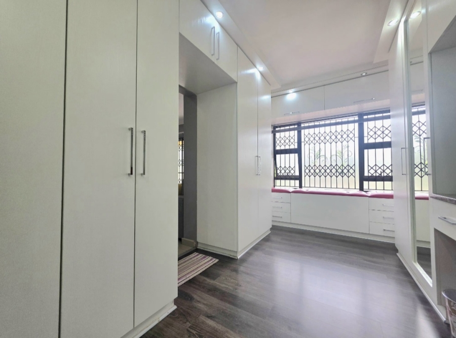 4 Bedroom Property for Sale in Amanzimtoti KwaZulu-Natal