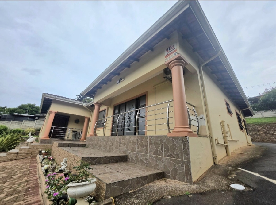 4 Bedroom Property for Sale in Amanzimtoti KwaZulu-Natal