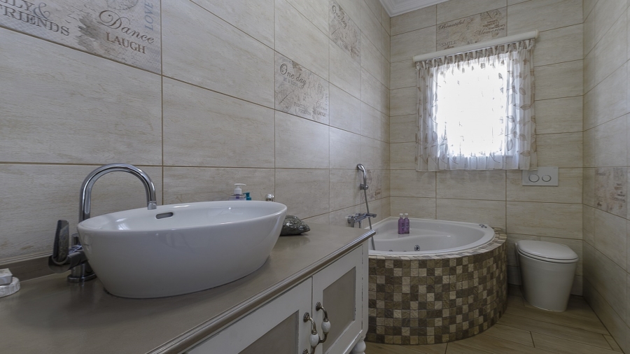 7 Bedroom Property for Sale in Kloof KwaZulu-Natal