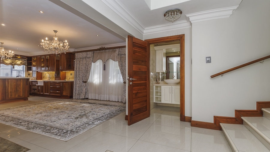 7 Bedroom Property for Sale in Kloof KwaZulu-Natal