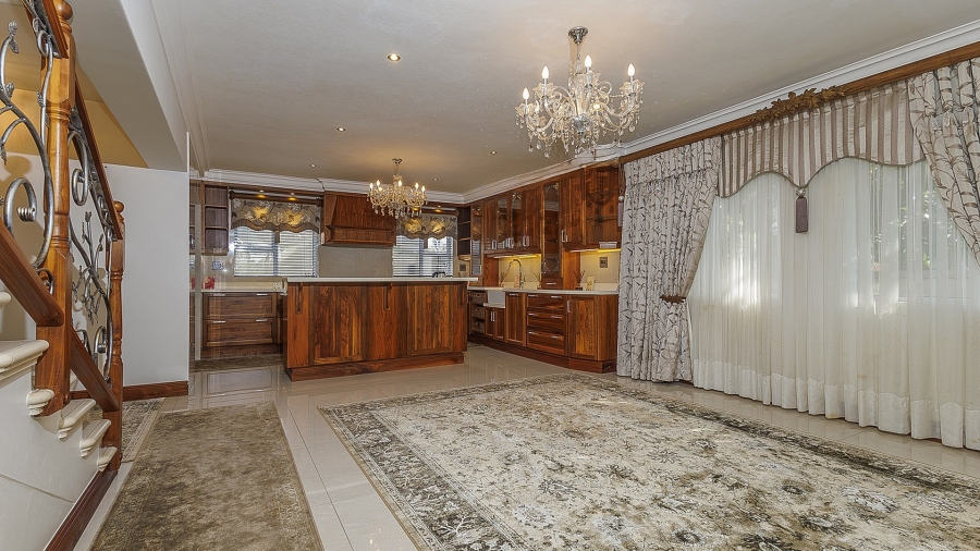 7 Bedroom Property for Sale in Kloof KwaZulu-Natal