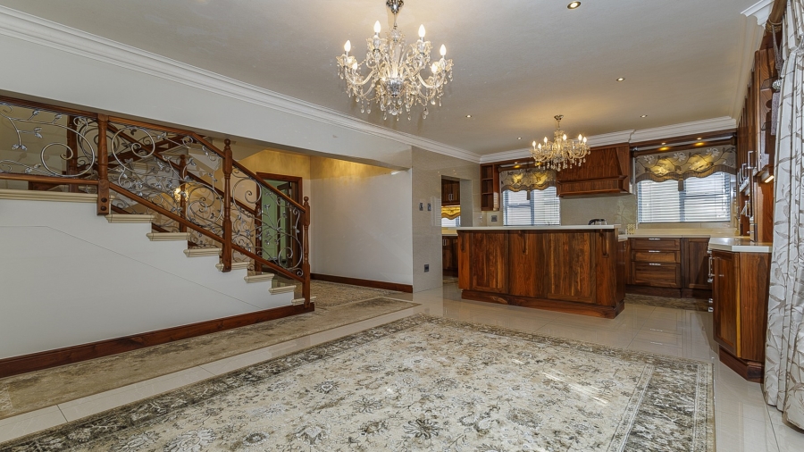 7 Bedroom Property for Sale in Kloof KwaZulu-Natal
