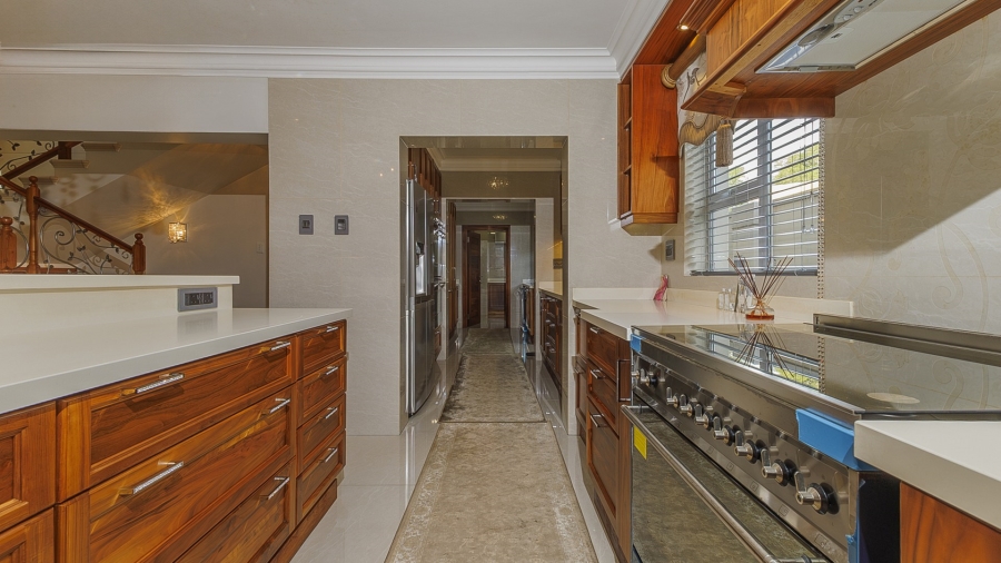 7 Bedroom Property for Sale in Kloof KwaZulu-Natal