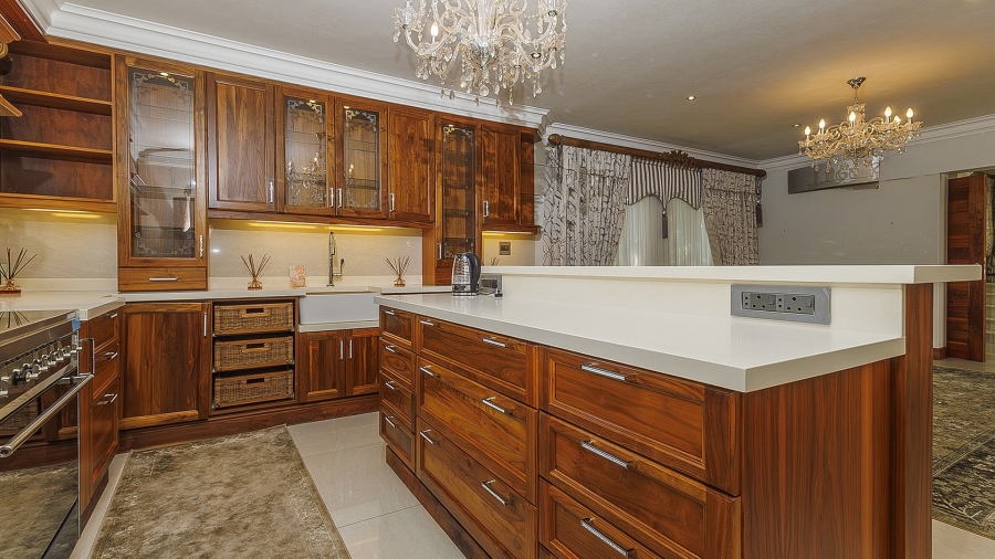7 Bedroom Property for Sale in Kloof KwaZulu-Natal