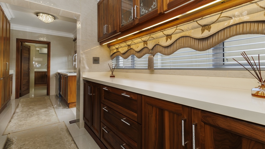 7 Bedroom Property for Sale in Kloof KwaZulu-Natal