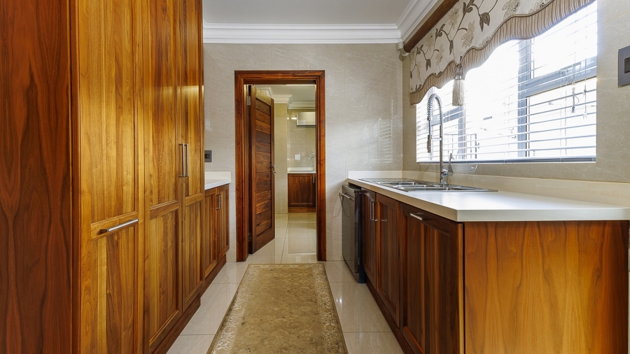 7 Bedroom Property for Sale in Kloof KwaZulu-Natal