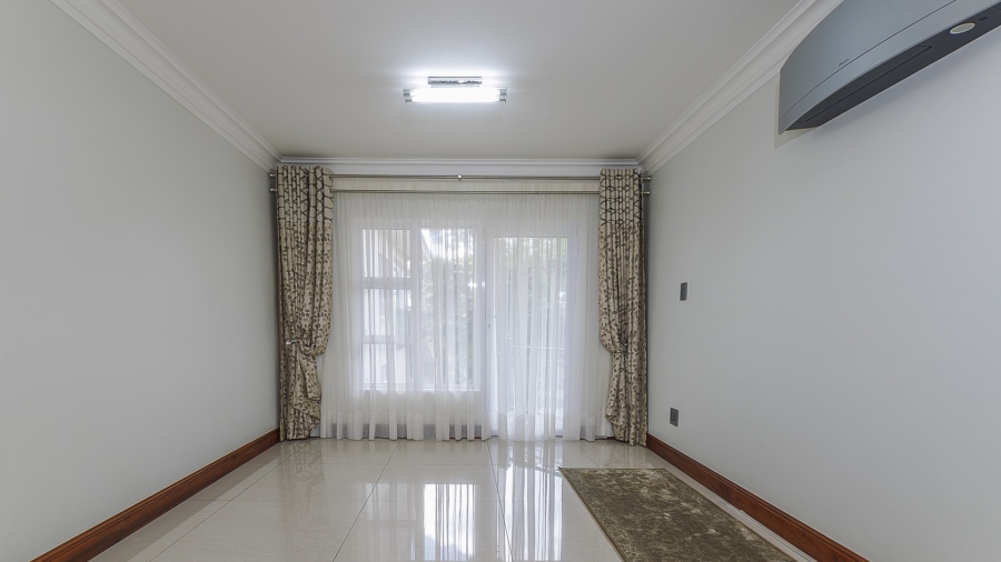 7 Bedroom Property for Sale in Kloof KwaZulu-Natal