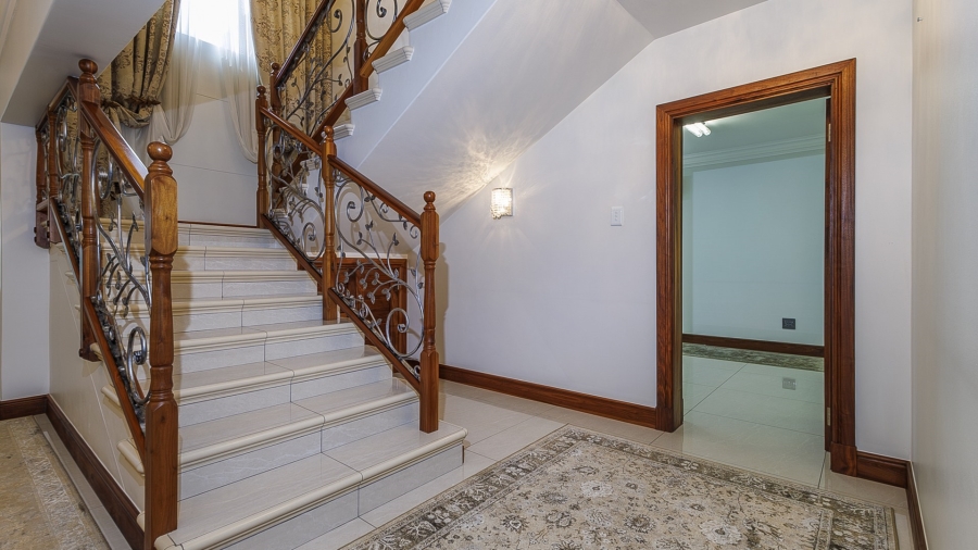 7 Bedroom Property for Sale in Kloof KwaZulu-Natal