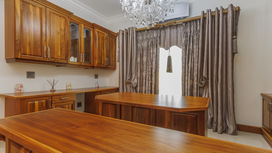 7 Bedroom Property for Sale in Kloof KwaZulu-Natal