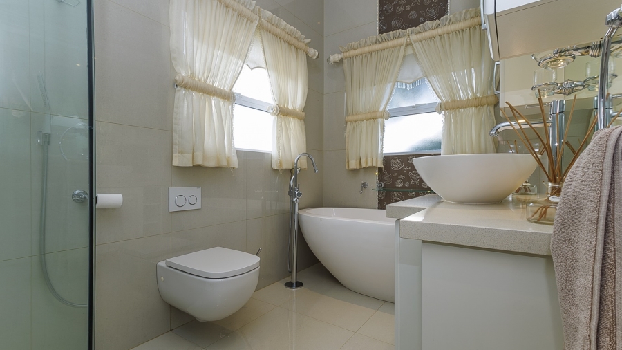 7 Bedroom Property for Sale in Kloof KwaZulu-Natal