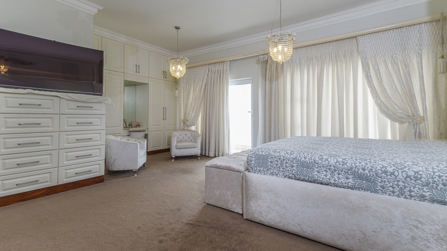 7 Bedroom Property for Sale in Kloof KwaZulu-Natal