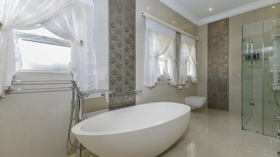 7 Bedroom Property for Sale in Kloof KwaZulu-Natal