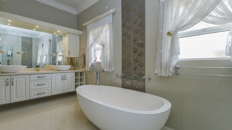 7 Bedroom Property for Sale in Kloof KwaZulu-Natal