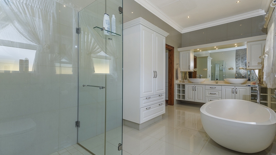 7 Bedroom Property for Sale in Kloof KwaZulu-Natal
