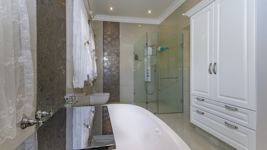 7 Bedroom Property for Sale in Kloof KwaZulu-Natal