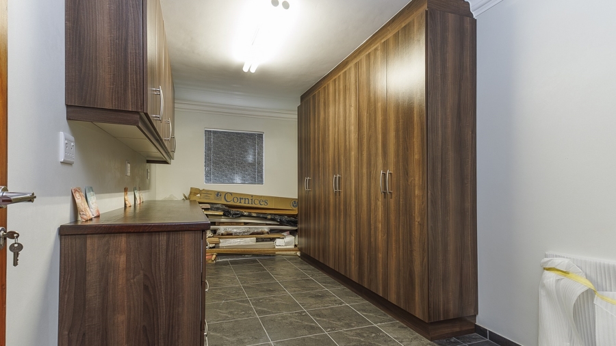 7 Bedroom Property for Sale in Kloof KwaZulu-Natal