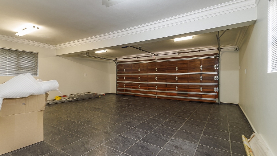 7 Bedroom Property for Sale in Kloof KwaZulu-Natal