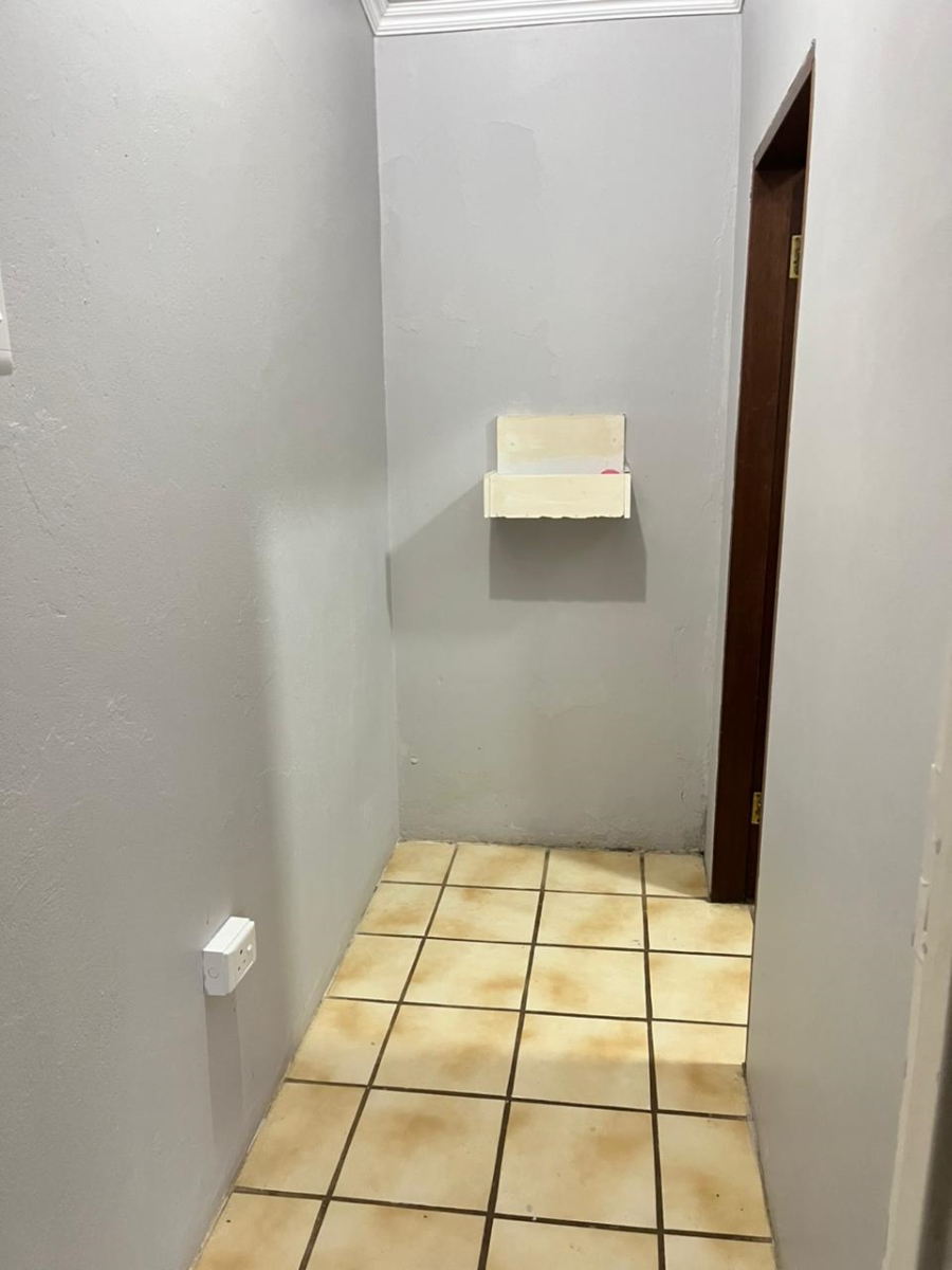 To Let 1 Bedroom Property for Rent in Winston Park KwaZulu-Natal