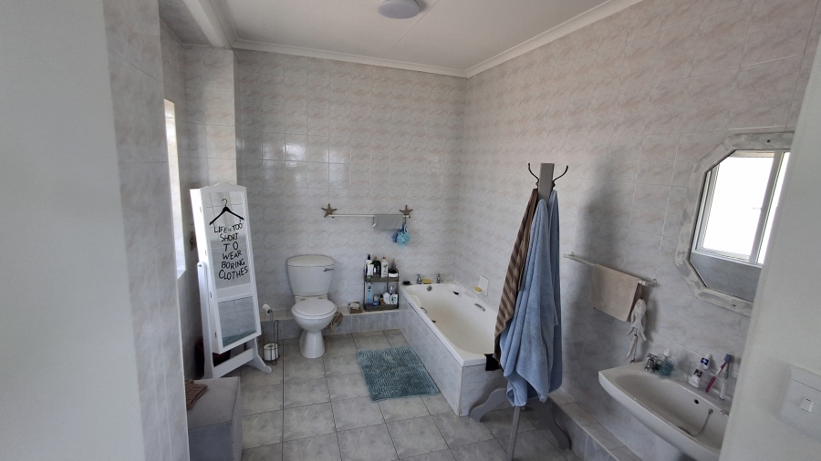 4 Bedroom Property for Sale in Leisure Bay KwaZulu-Natal