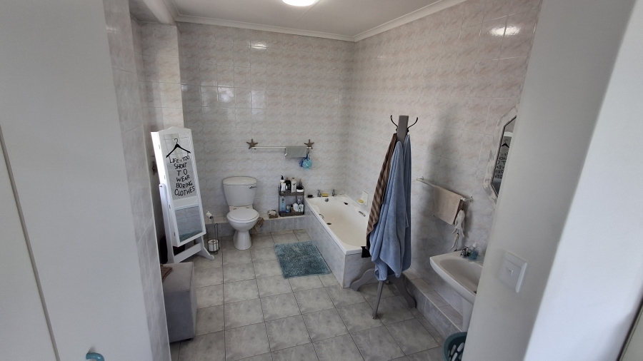 4 Bedroom Property for Sale in Leisure Bay KwaZulu-Natal