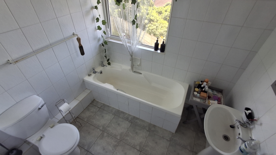 4 Bedroom Property for Sale in Leisure Bay KwaZulu-Natal