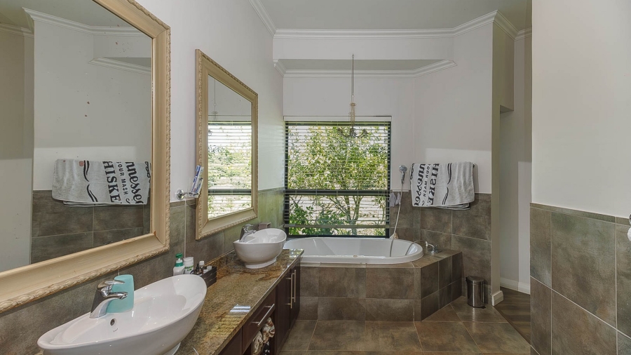 5 Bedroom Property for Sale in Cotswold Downs Estates KwaZulu-Natal