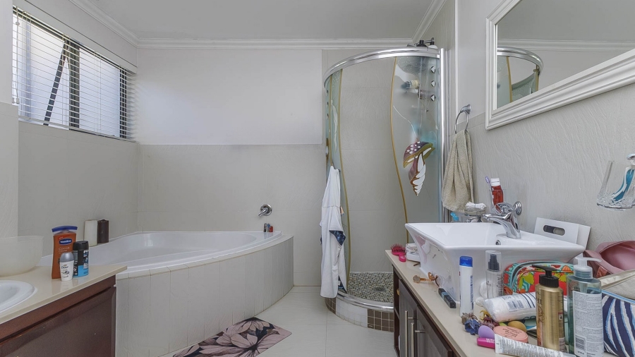 5 Bedroom Property for Sale in Cotswold Downs Estates KwaZulu-Natal